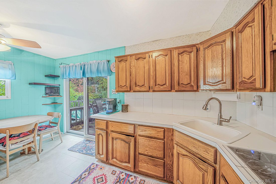 House in North Babylon, New York, United States 5 - 19159009