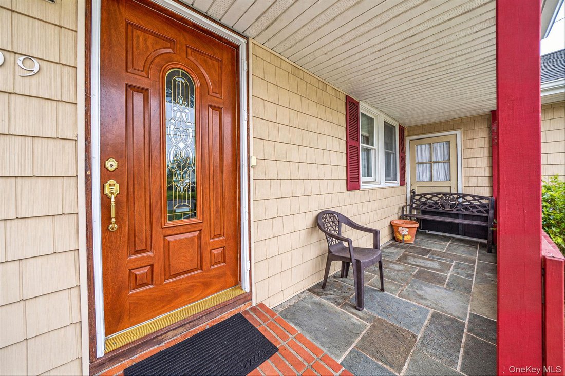 House in North Babylon, New York, United States 2 - 19159009