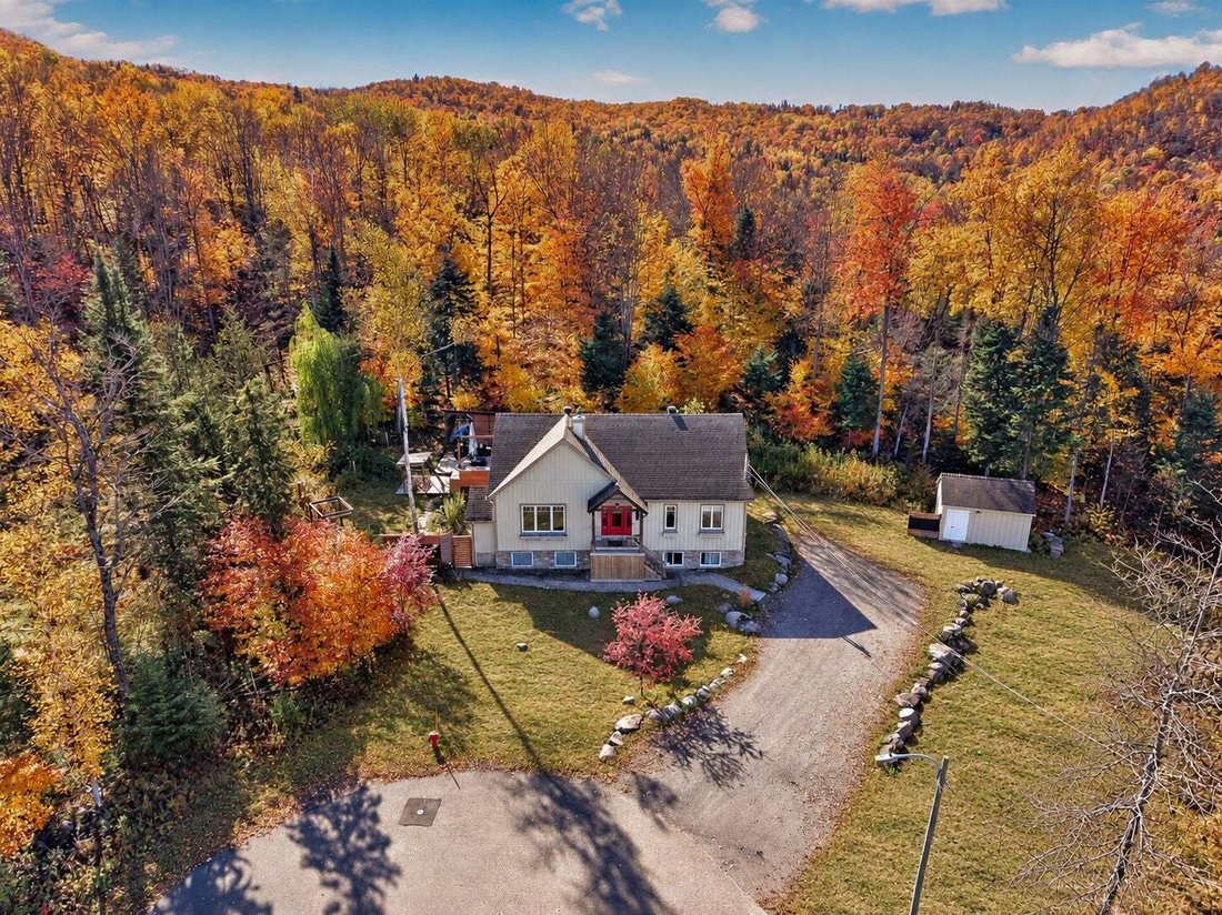 House in Saint-Sauveur, Quebec, Canada 3 - 19158739