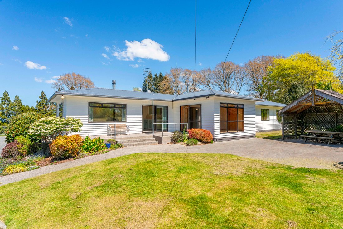 Taupo, Waikato, New Zealand 2 - 19158786