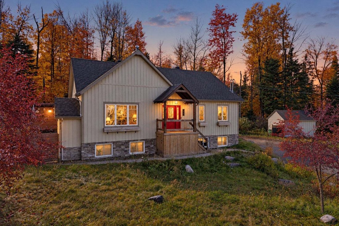 House in Saint-Sauveur, Quebec, Canada 2 - 19158739