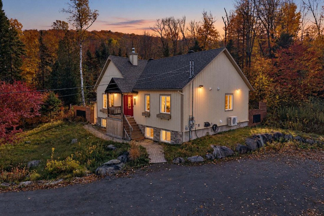 House in Saint-Sauveur, Quebec, Canada 4 - 19158739