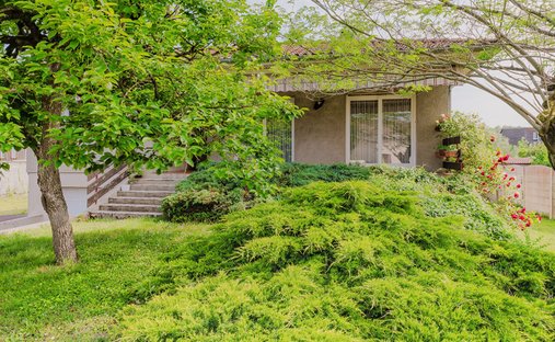 Villa in Mairie Bourg, Begles, France 1