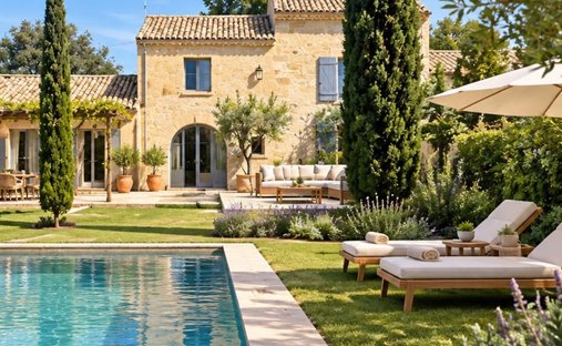 Maison à Saint-Quentin-la-Poterie, Occitanie, France 1