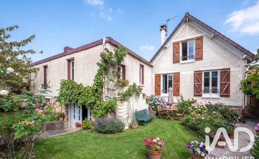 House in Plateau Ouest, Suresnes, France 1