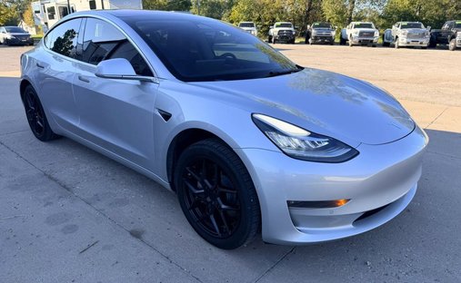 2018 Tesla Model 3 Long Range Sedan 4D in Peculiar, MO, United States 1