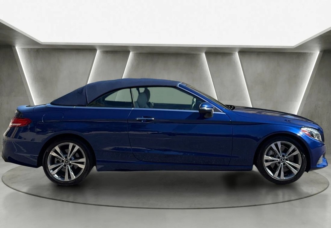 Cabriolet in Huntington Beach, CA, United States 4 - 19015854