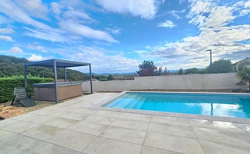 Villa in Fontaines-Saint-Martin, Auvergne-Rhone-Alpen, Frankreich 1