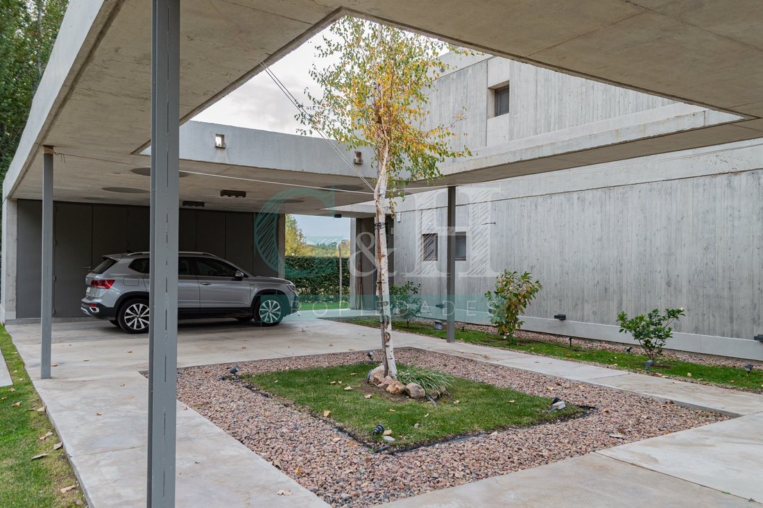 House in Neuquen, Neuquen, Argentina 4 - 19159647