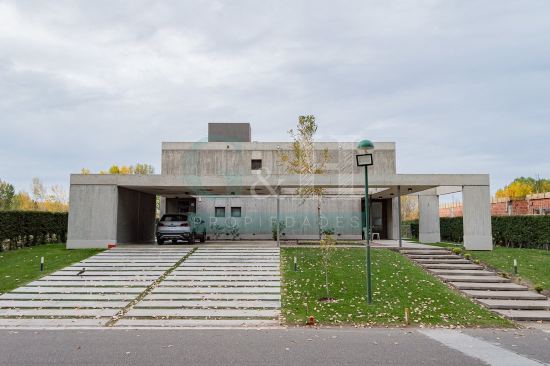 House in Neuquen, Neuquen, Argentina 2 - 19159647