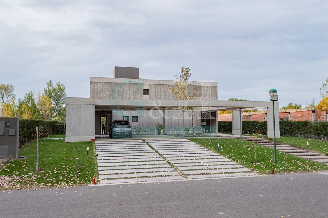 House in Neuquen, Neuquen, Argentina 3 - 19159647