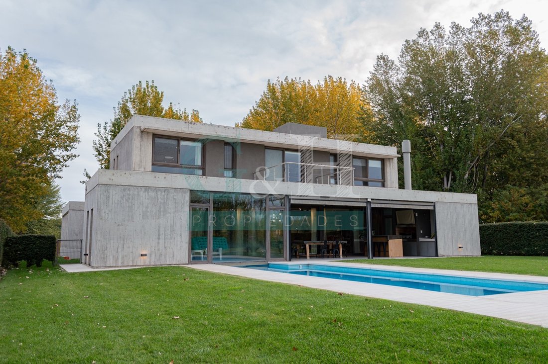 House in Neuquen, Neuquen, Argentina 1 - 19159647