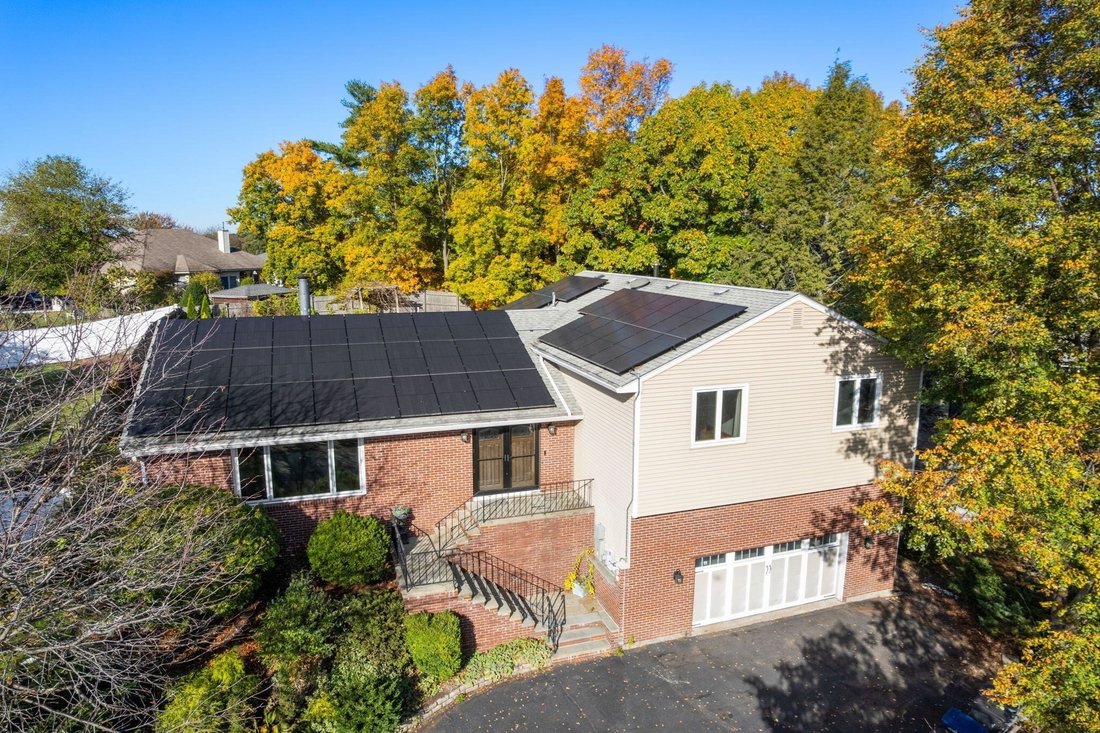 House in Stoneham, Massachusetts, United States 3 - 19159734