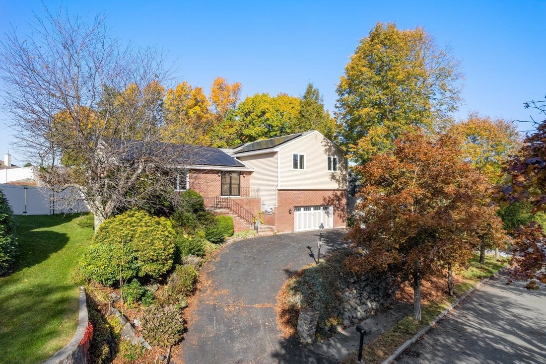 House in Stoneham, Massachusetts, United States 2 - 19159734