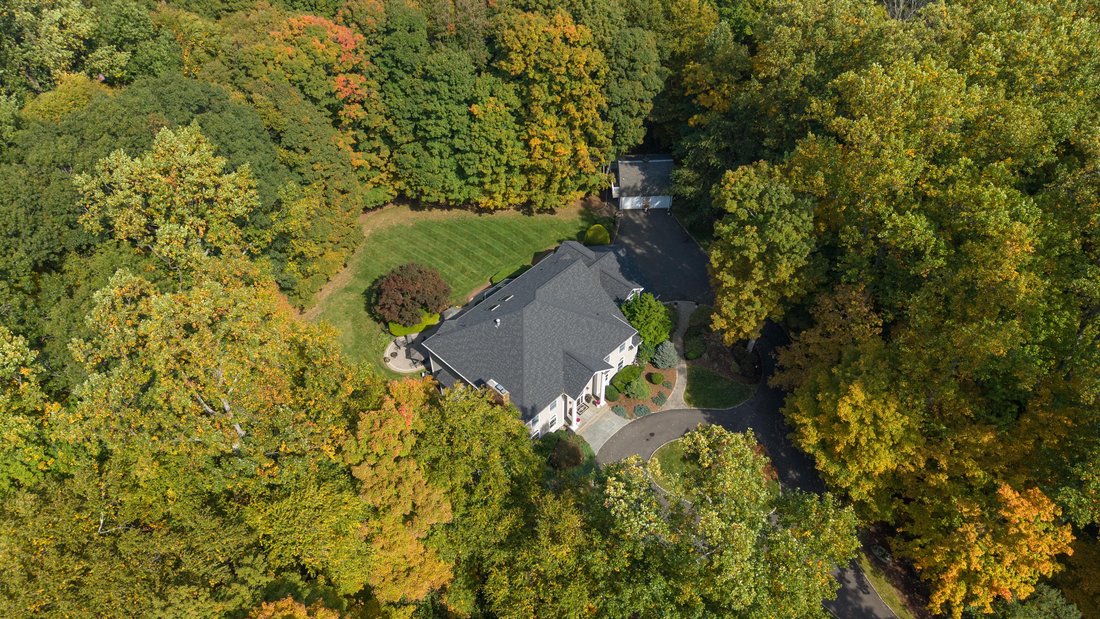 House in Newtown, Connecticut, United States 2 - 19159730
