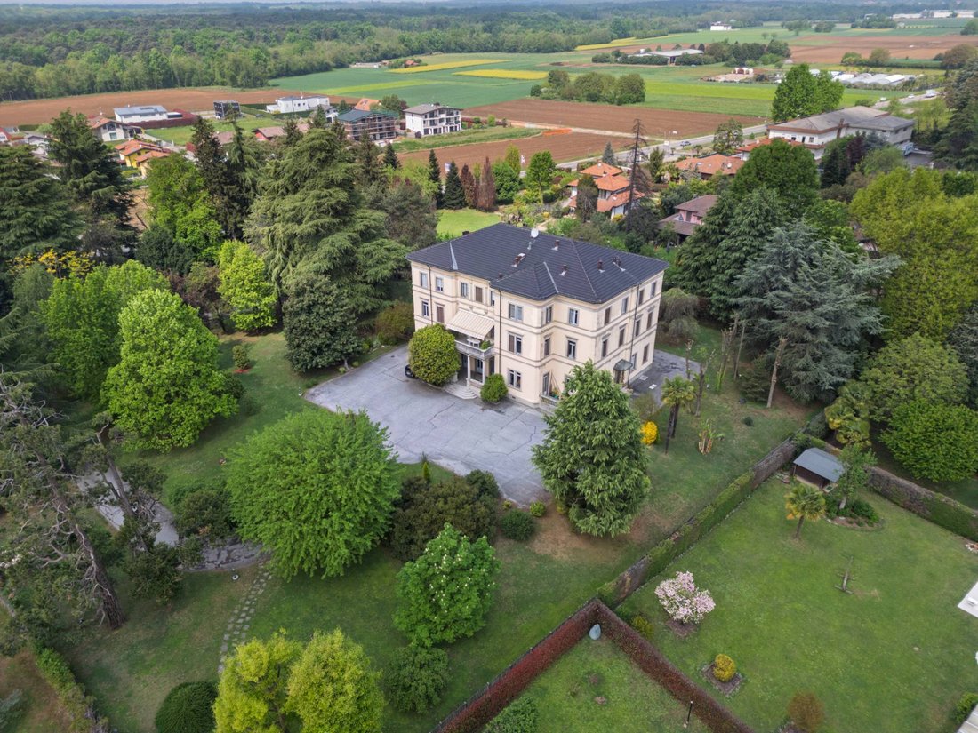 Villa in Limido Comasco, Lombardy, Italy 1 - 19165705