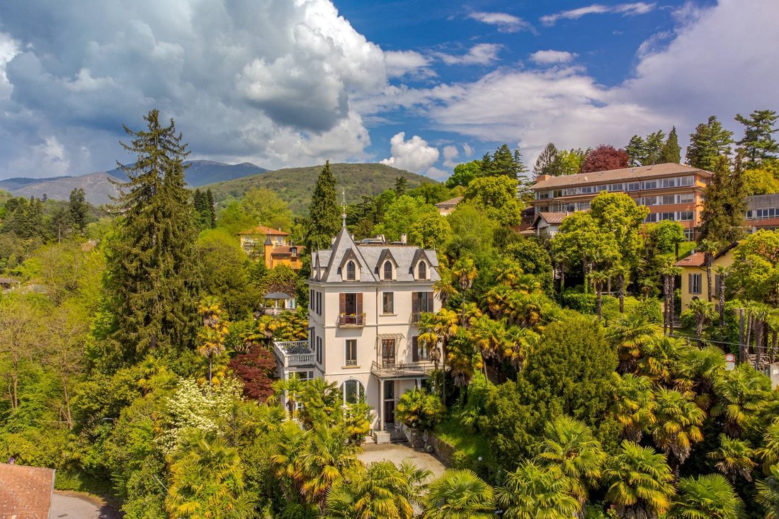 Villa in Luino, Lombardy, Italy 1 - 19165604