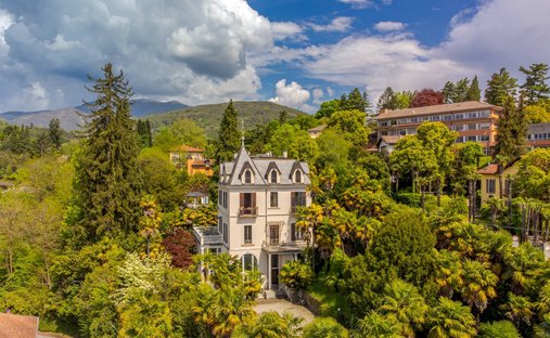 Villa in Luino, Lombardy, Italy 1