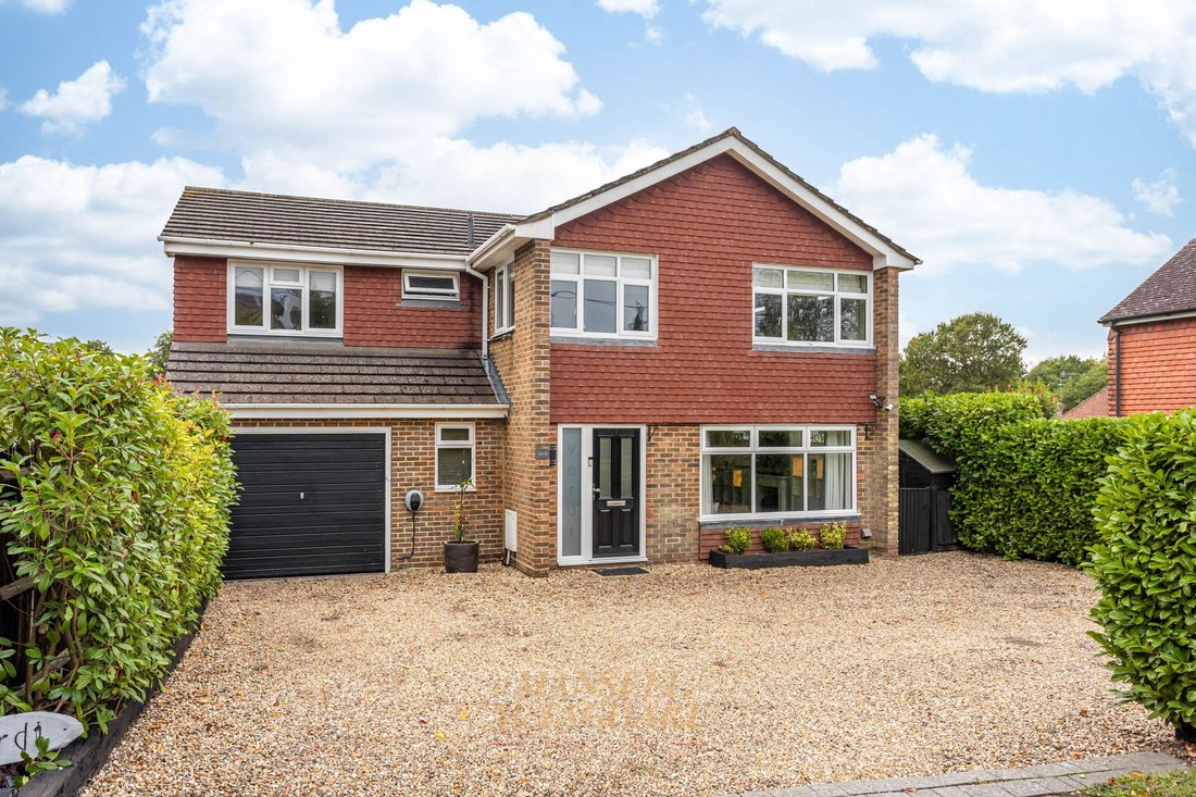 House in Crawley Down, England 1 - 19161264