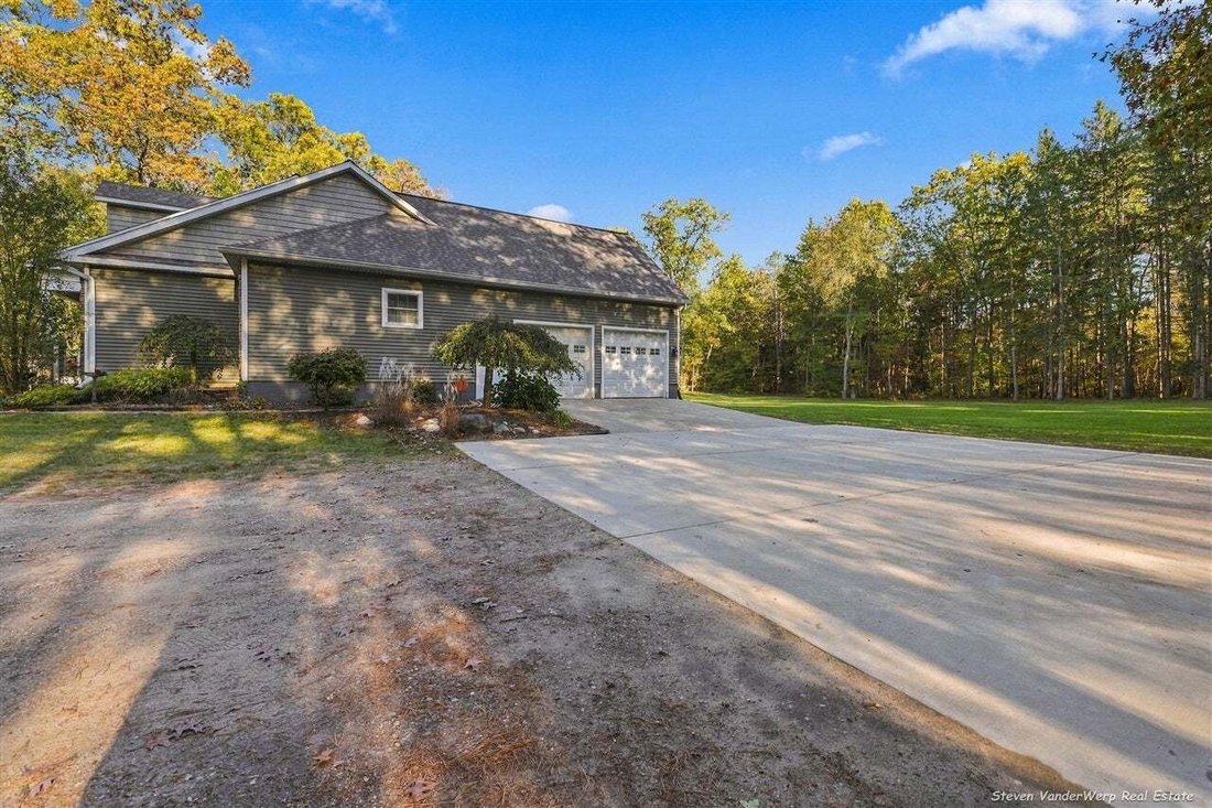 House in Fruitport, Michigan, United States 3 - 19163782