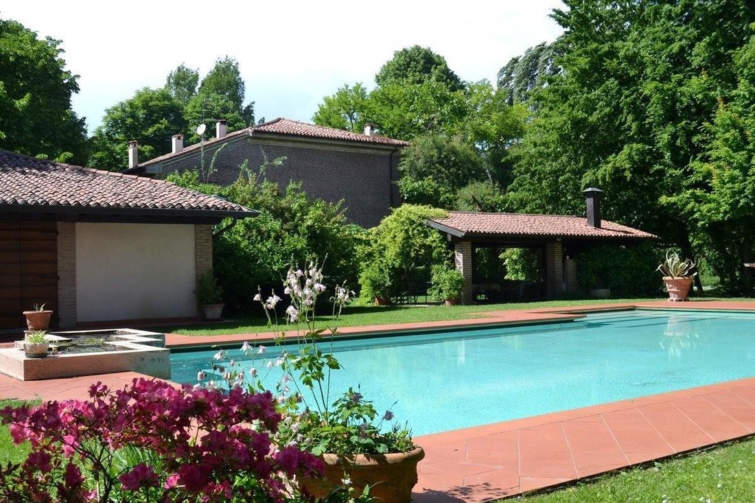 Maisons de campagne à Roncoferraro, Lombardie, Italie 1 - 19163324