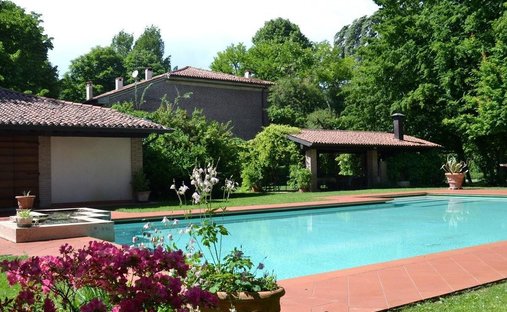 Casa de Campo en Roncoferraro, Lombardía, Italia 1