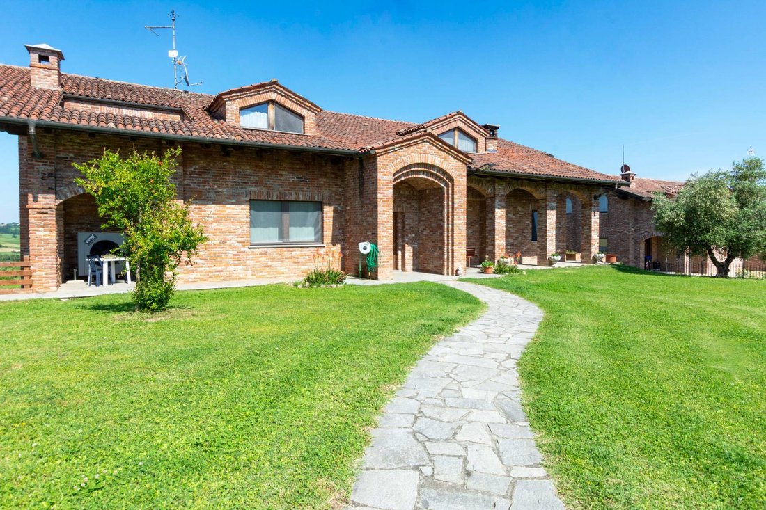 Villa in Altavilla Monferrato, Piedmont, Italy 2 - 19165651