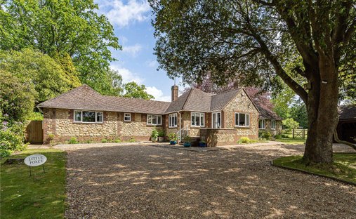 Bungalow in West Chiltington, England 1