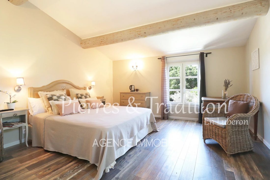 Estate in Saint-Saturnin-lès-Apt, Provence-Alpes-Côte d'Azur, France 5 - 19160481