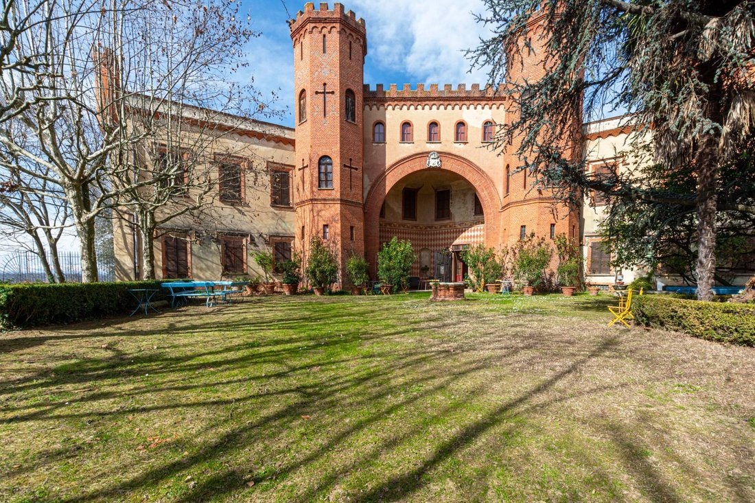 Schloss in Baldissero d'Alba, Piemont, Italien 1 - 19165575