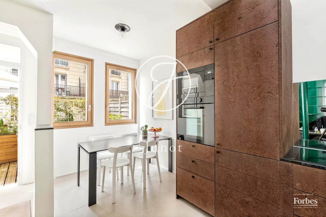 Apartment in Montmartre, Paris 18e Arrondissement, Paris 2 - 19161170
