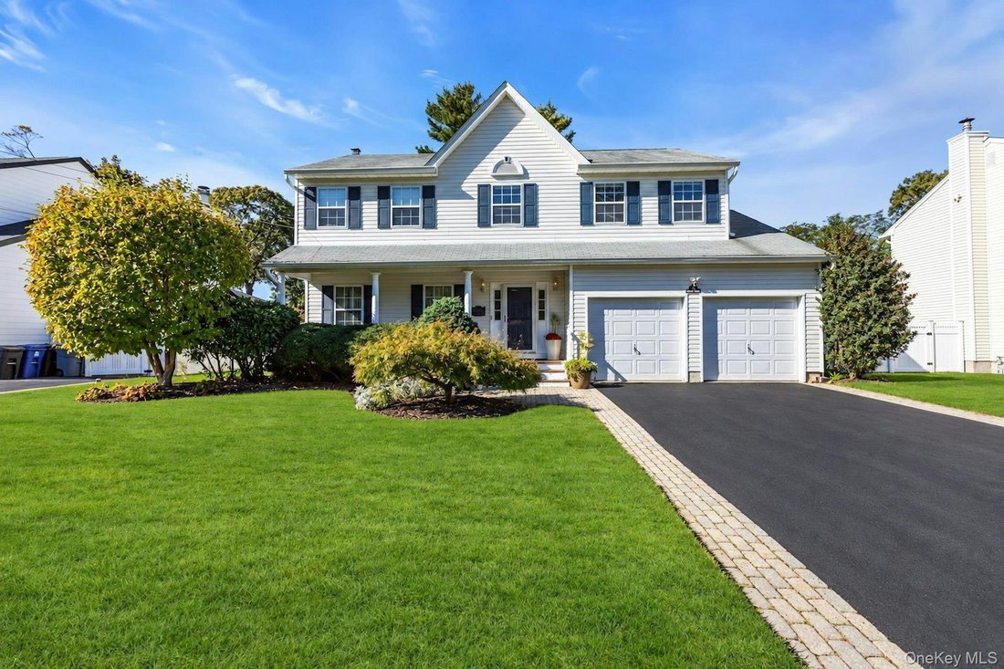 House in East Islip, New York, United States 1 - 19164453