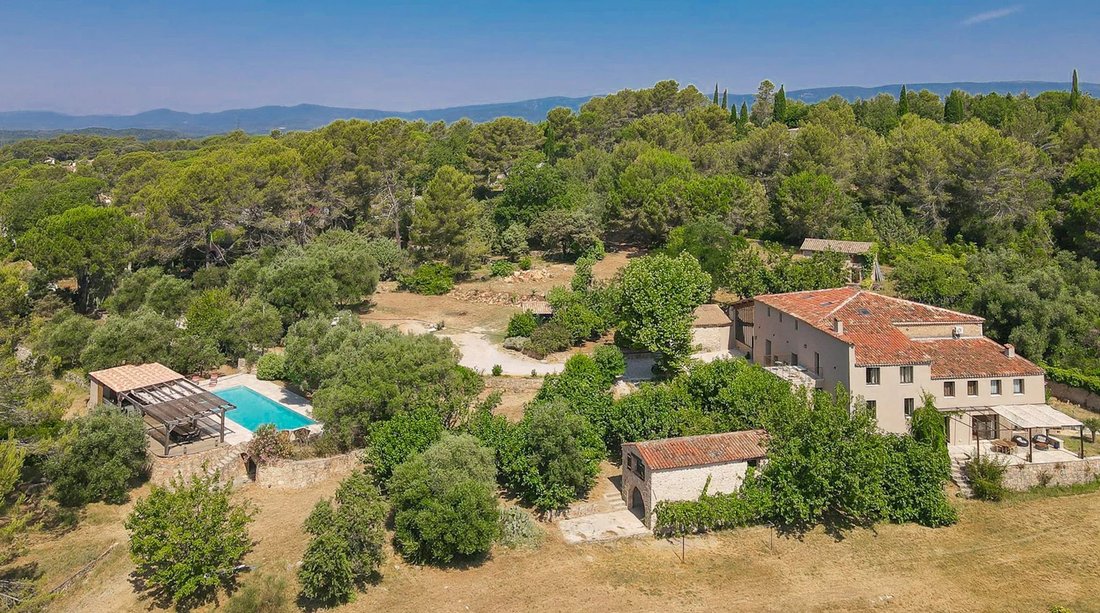 Villa a Bagnols-en-Forêt, Provenza-Alpi-Costa Azzurra, Francia 1 - 19160357