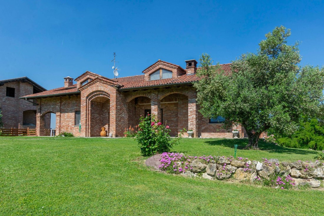 Villa in Altavilla Monferrato, Piedmont, Italy 1 - 19165651