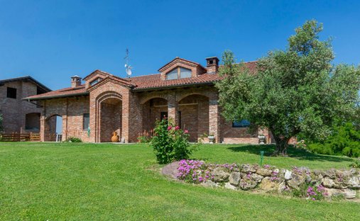 Villa in Altavilla Monferrato, Piedmont, Italy 1