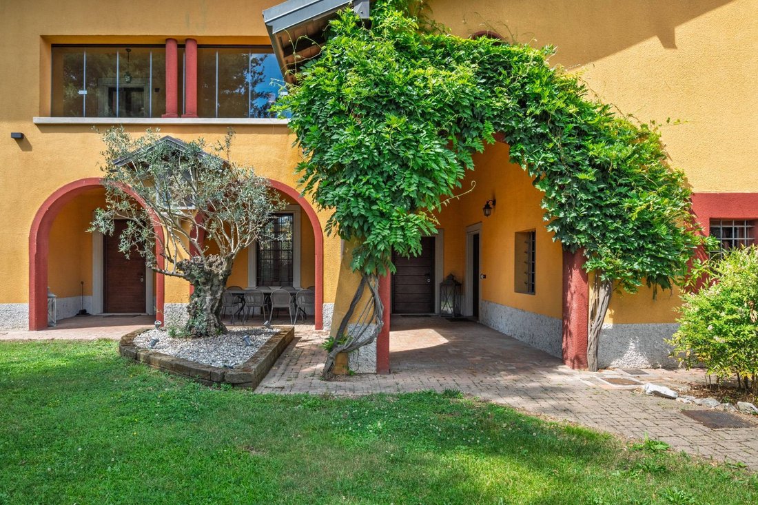 Villa en Samarate, Lombardía, Italia 3 - 19165752