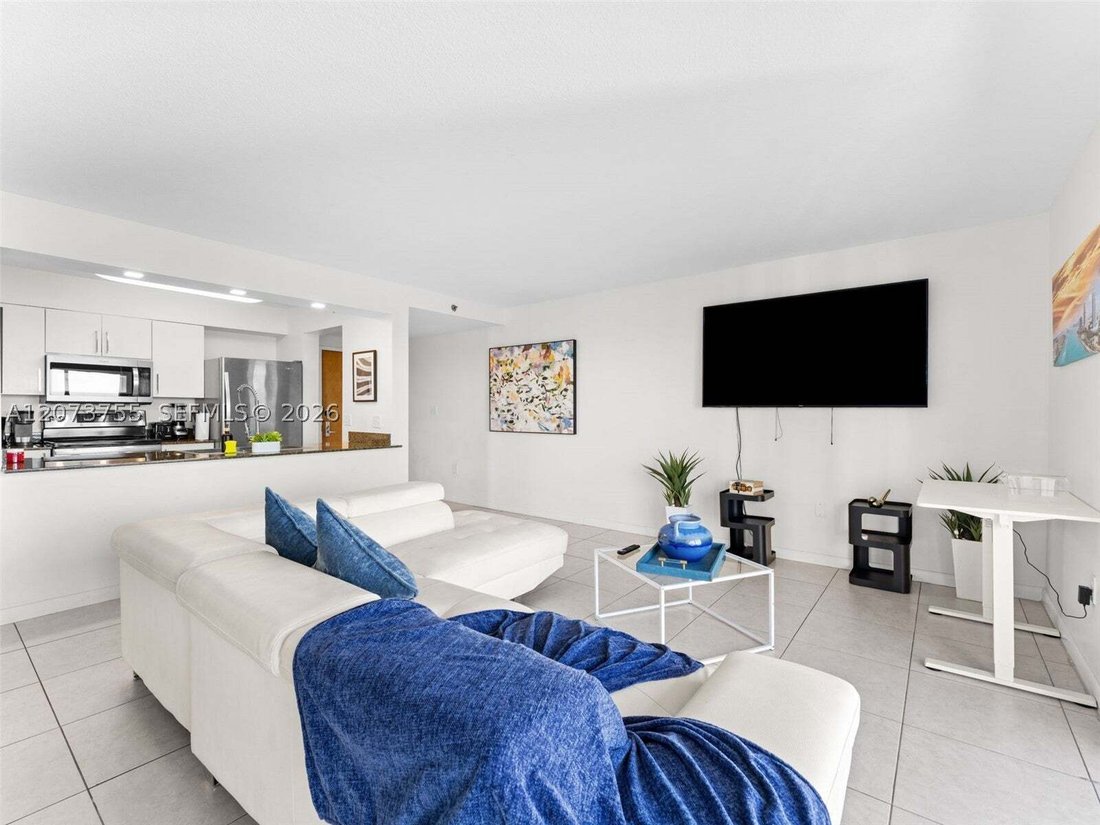Condo in Miami, Florida, United States 4 - 18682395