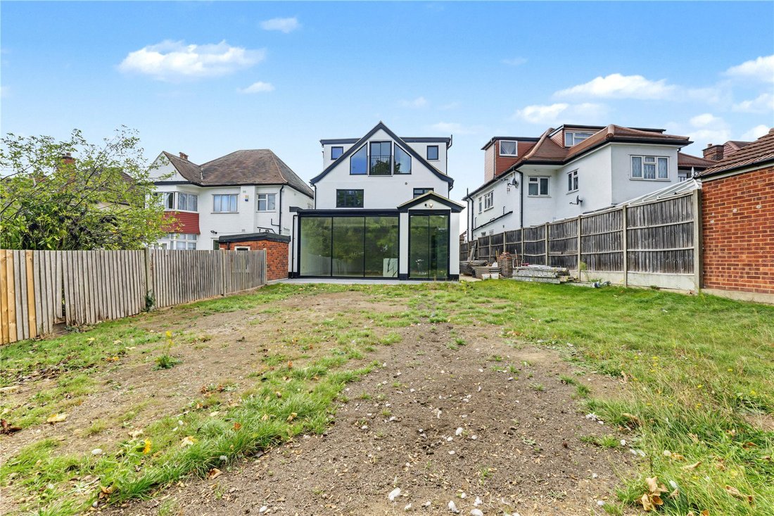 House in Barnet, England 1 - 19162751