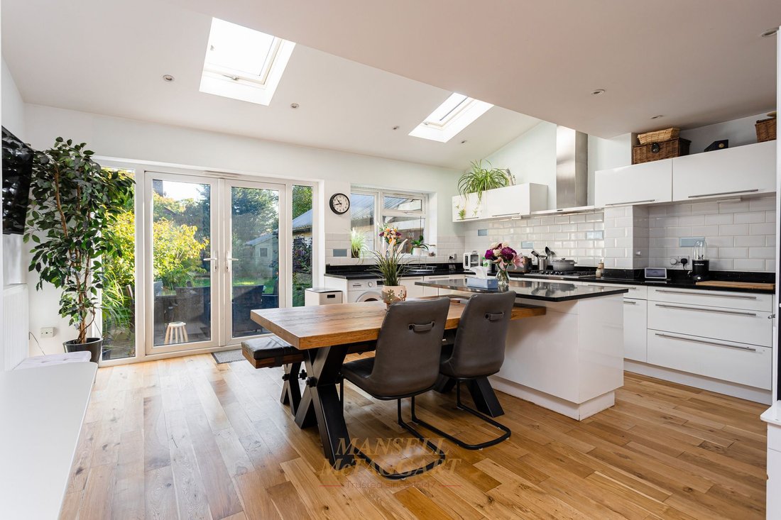 House in Horley, England 2 - 19161332