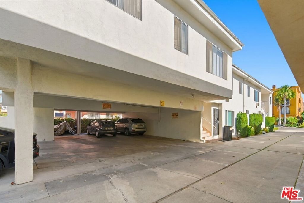 Los Angeles, California, United States 2 - 19162606