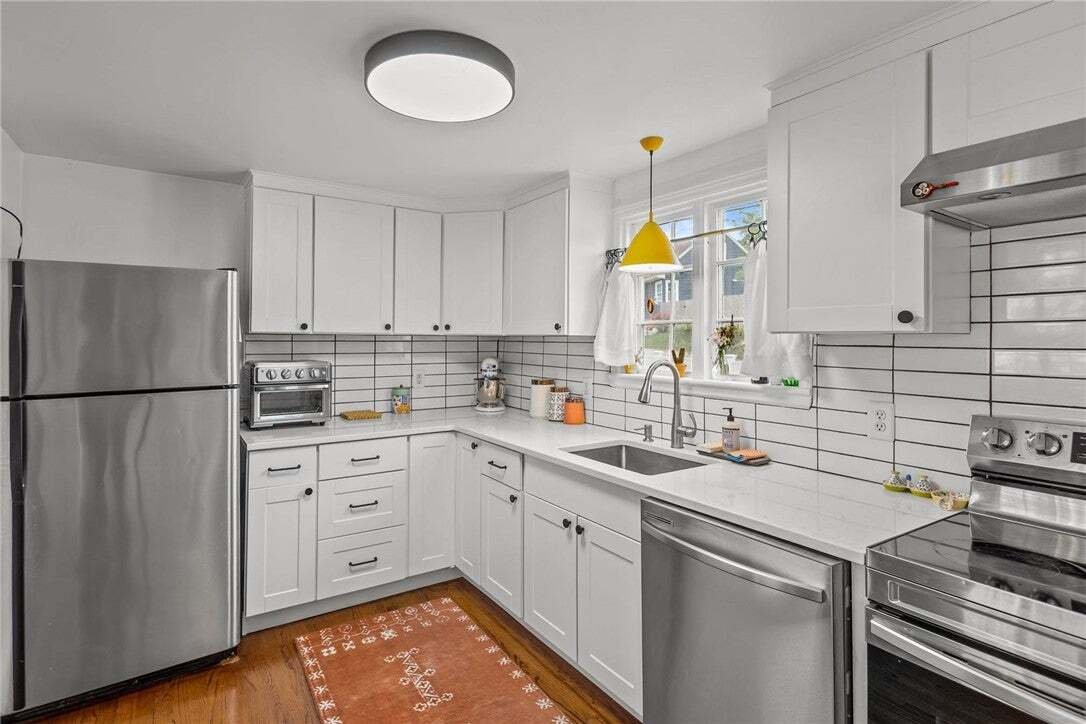House in Cranston, Rhode Island, United States 4 - 19160022