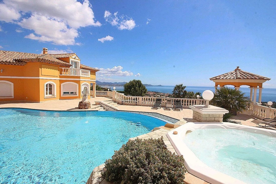 Villa à Fréjus, Provence-Alpes-Côte d'Azur, France 3 - 17851574