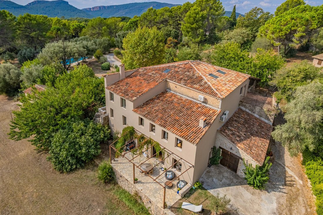 Villa a Bagnols-en-Forêt, Provenza-Alpi-Costa Azzurra, Francia 2 - 19160357