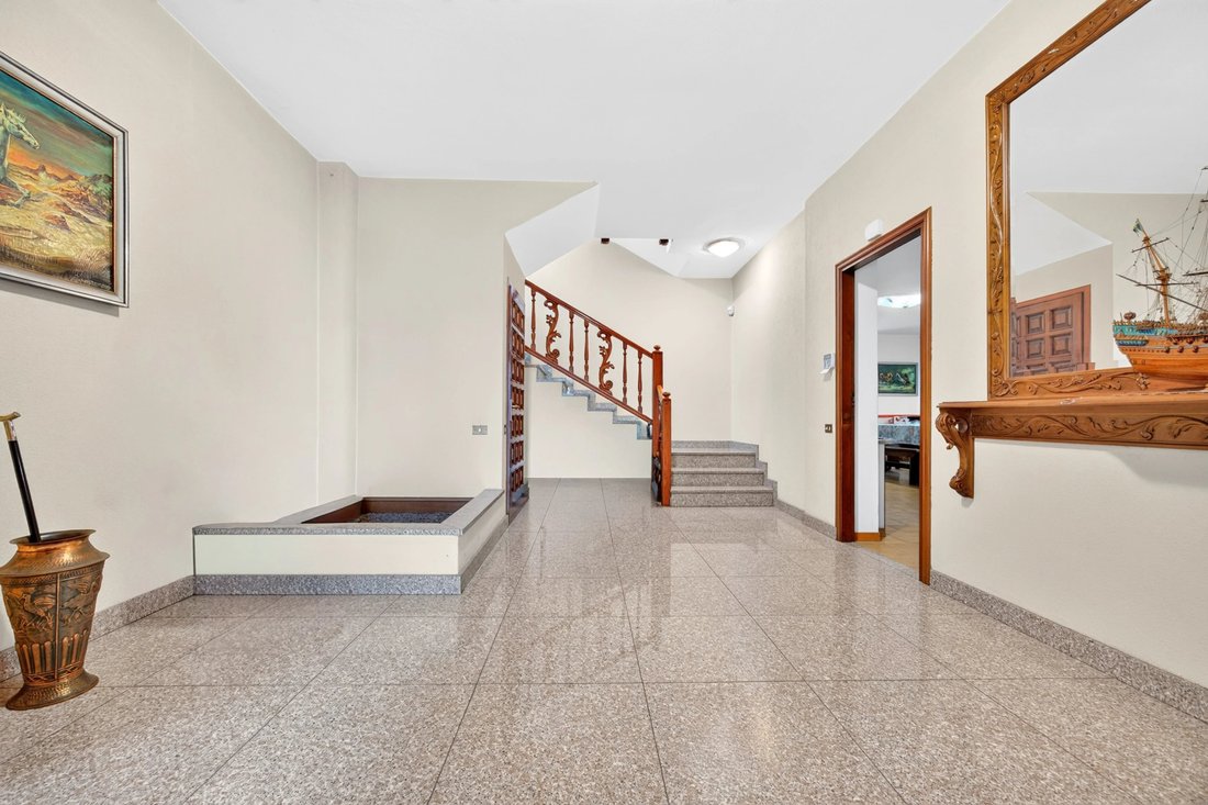 Villa in Centro, Limbiate, Lombardy 4 - 19163006