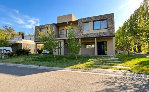 Casa en Centenario, Neuquén, Argentina 1