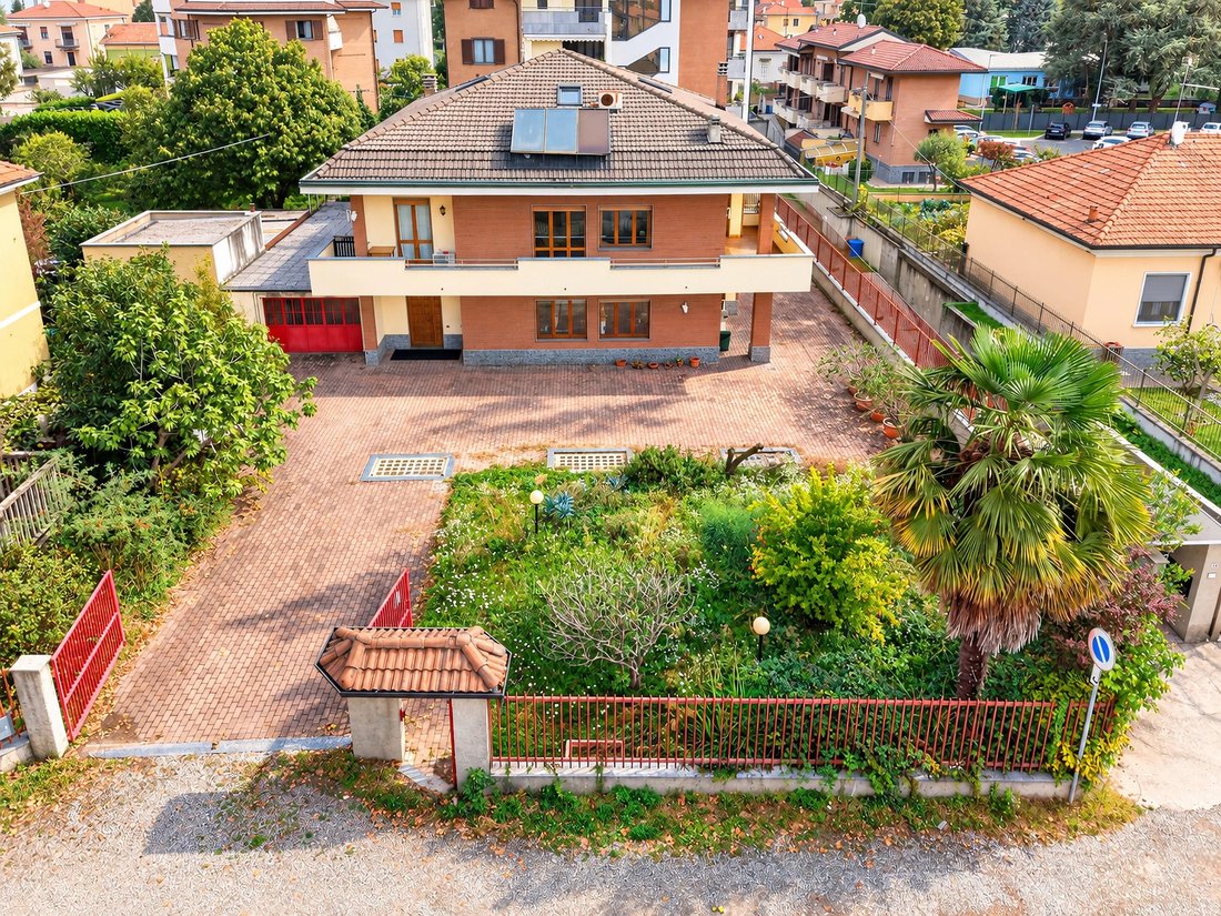 Villa in Centro, Limbiate, Lombardy 2 - 19163006