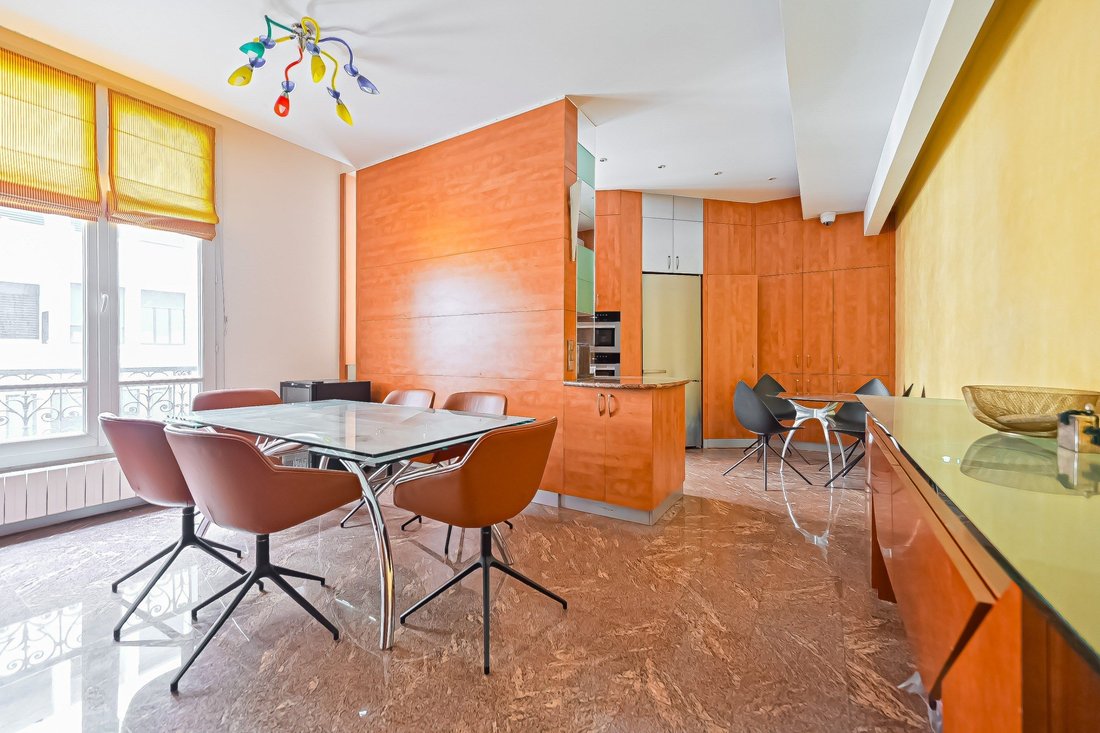 Appartement à Saint Philippe du Roule, Paris 8e Arrondissement, Paris 5 - 19163671