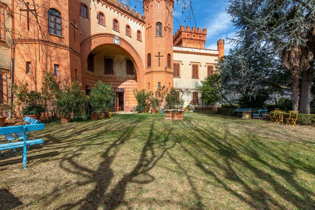 Schloss in Baldissero d'Alba, Piemont, Italien 4 - 19165575