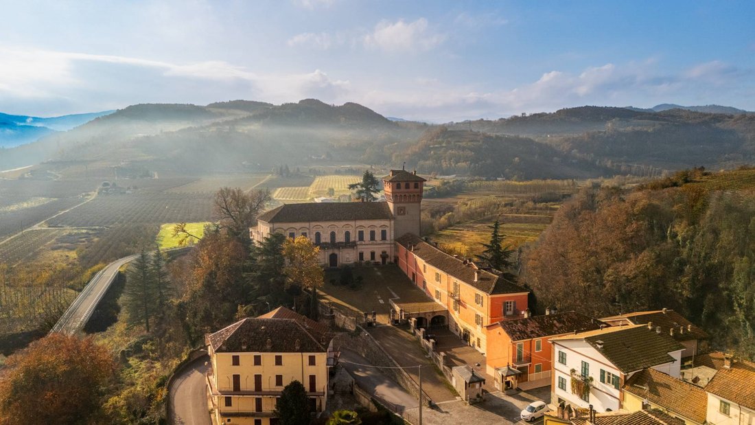 Castillo en Bubbio, Piamonte, Italia 1 - 19165633