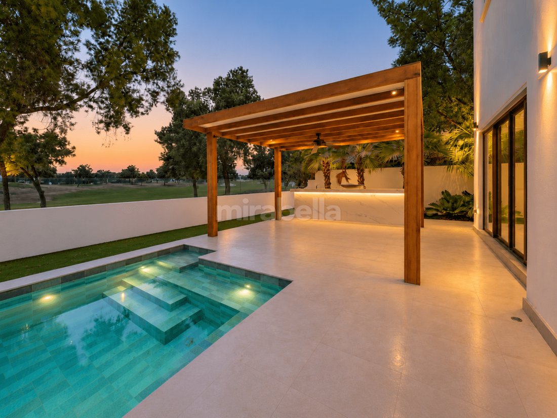 Villa in Jumeirah Golf Estates, Dubai, United Arab Emirates 3 - 19155989